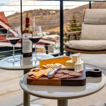 SPECTACULAR MTN MODERN HOME. GREAT OLD TOWN LOCATION. EASY ACCESS TO TOWN LIFT.