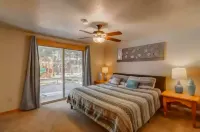 Tucked away mountain retreat w/Game Room & Hot Tub Hotels in McCall