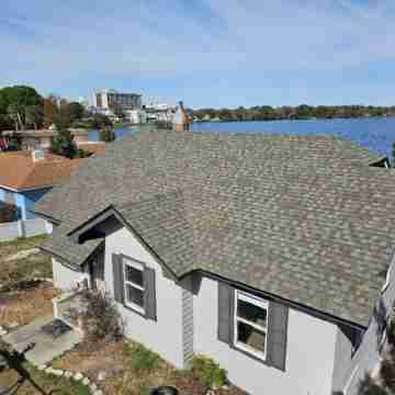Lakefront 2 story 4/2 bungalo with huge yard. Hotel Exterior