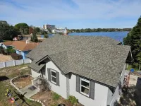 Lakefront 2 story 4/2 bungalo with huge yard. Hotels in Winter Haven