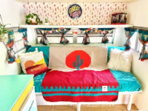 Vintage Glamper Oasis in Downtown Dover, walk to downtown and Henry Law Park ドーバーのホテル