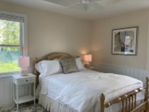 Cozy Cottage w/Lighthouse Views - Private Beach - Dedicated Office