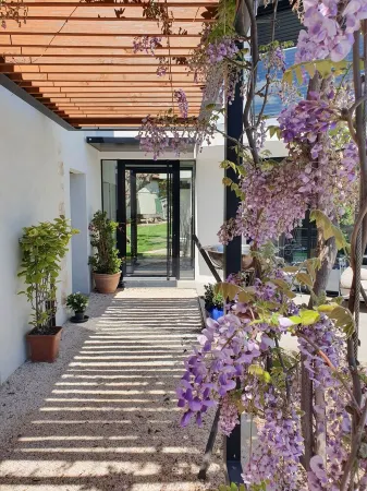 Beautiful modern villa with swimming pool and jacuzzi in absolute calme Отели рядом с достопримечательностью «Fernand-Léger National Museum»