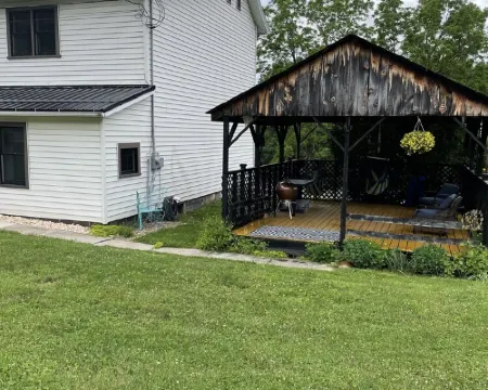 Entire remodeled farmhouse. Hotels in Venango County
