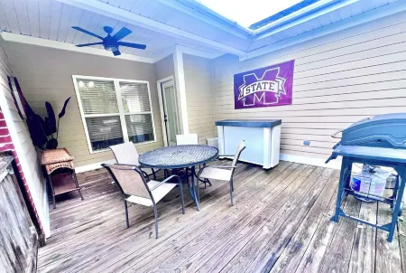 Family Friendly - <1 Mile to Campus