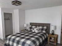Rustic Recreational Paradise on the Tug HillEnjoy this 4 bedroom home!! - 3-stjärniga