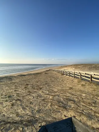 Agréable Petite Maison Avec Jardin Tout Près de la Plage Отели в г. Мессанж