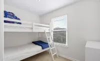 Fun shore bungalow that is walkable to the beach!