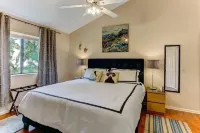 "Beautiful two-bedroom condo just steps away from the beach Hotels near Noble Tide Perfumery & Rare Cargo