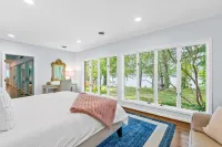 Waterfront oasis, tranquil masterpiece for relaxing and recreating beautifully