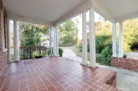 Entire Historic Home with 3620Sqft Perfect for Families
