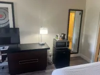 Ramada by Wyndham Sarasota Waterfront, Tikki Bar & Grill, Near Airport & Beaches Hotels in Whitfield