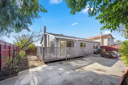 Spacious & Central. Pool Table & Ping Pong. 6 TVS. Balcony. Garage. Wifi