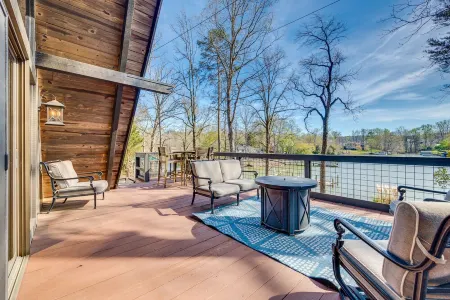 Lakefront A-Frame- Family Friendly-Renovated-As Seen on the TV Show Staycation!