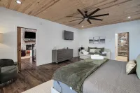 "LAKEVIEW": No Steps, Hot Tub, Boat/Swim Dock, Elevator - balcony
