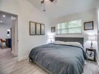 Lakeside Cabin Newly Remodeled .4Mile to Boat Ramp with Boat Parking and Kayaks.