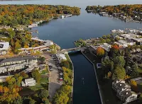 Downtown Charlevoix Boutique Cottage #1