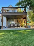 Gorgeous downtown beauty! 2min walk to local restaurant's/Main Street Montrose