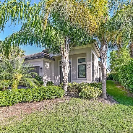 Naples Park Charm by Vanderbilt Beach w/Heated Pool - Special Offer, Book Now!