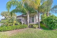 Naples Park Charm by Vanderbilt Beach w/Heated Pool - Special Offer, Book Now!
