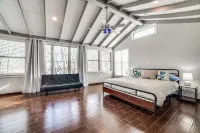 Hill Country Retreat I Private Pool & Hot Tub I Mins to Wineries & Town Square