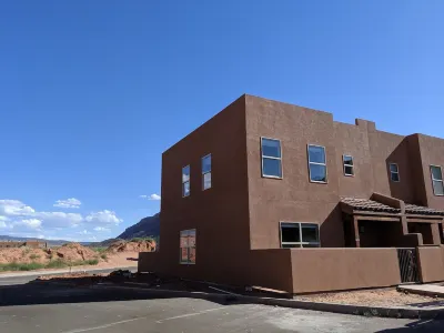 Slickrock Sands - Sleeps 8! Pet/bike friendly.