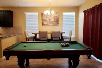 Spacious 2 Story Corner Home (Lackland AFB BMT) Hotels in Southside