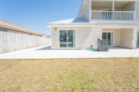 Cheerful 1 bedroom house, 1 block from the beach