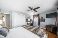 Beautiful Home only Steps to the Pro Football Hall of Fame, Sleeps up to 12! Hotels in Canton