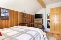 "Le Chalet Après" - Stylish Alpen Townhome - Walk to Express Bus