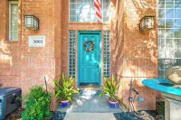 Spacious Pet-Friendly Home Relaxing Backyard Oasis