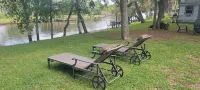 Peace, luxury and fishing under 100 year old oaks