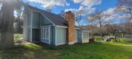 The Kayakers Retreat, Waterfront,King Bed w/Waterviews, Kayaks & bikes Included