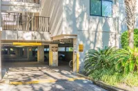 Pickleball/Tennis, Pool, Cozy Villa, Fast WIFI, 5 Minute Walk to the Beach