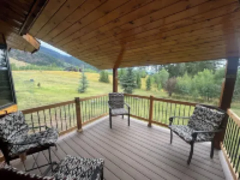 Cozy Strawberry Creek Cabin with WiFi Bordering Forest in Bedford, WY