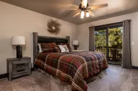 Stunning New Cabin in Powder House Pass with Hot Tub & Theater Room