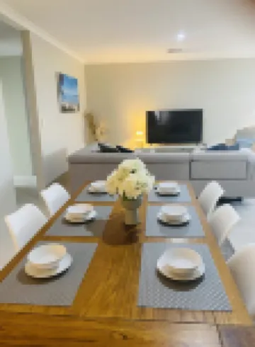 New 5 Bedroom Home 1km from the Beautiful Busselton Beaches