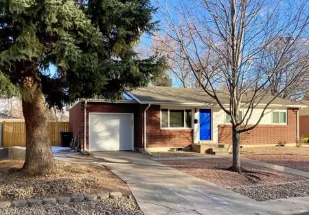 Charming Pet and family-friendly centrally located home in Arvada. Отели рядом с достопримечательностью «Парк Хоскинсон»