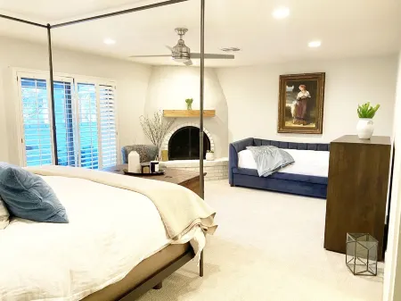 Luxury Mummy Mountain Paradise with Heated Pool, Fire Pit, and Sport Court Отели рядом с достопримечательностью «Mountain Shadows Resort Scottsdale»