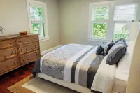 Charming 3-bedroom farmhouse in marvelous Greencastle near DePauw University Hotels in Greencastle