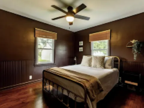 Speedway "Finish Line" House Hoteles en Speedway