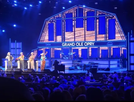 Home for 8 King Bed near BNA & Nashville SUP Speedway mins from Downtown Отели в г. Уилсон