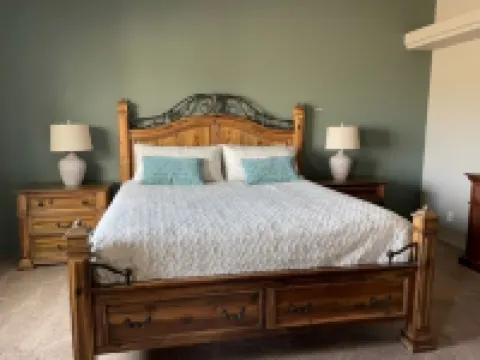 SPECTACULAR SUNSET VIEWS- FABULOUS POOL AND SPA HOME! Hotels in Mohave Valley