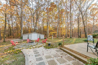 Adventure Lodge-Gameroom, Fire Ring, NC ZOO, Seagrove Pottery, Lazy 5 Ranch Hotels near rue21