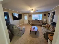 Sunkist beach house. Lake side house 3 bedroom house