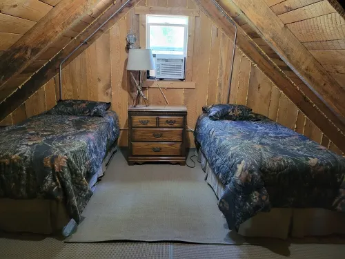 Cozy cabin retreat close to kayaking and hiking trails.