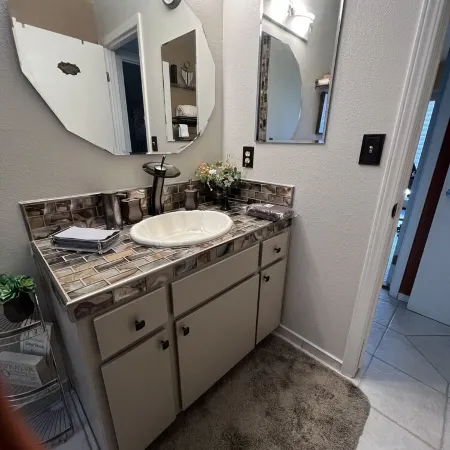 One Bdrm, private bathroom, kitchenette, laundry facilities & gated patio.