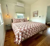 Downtown Suite Across the Street 더 샵스 앳 프레스컷 게이트웨이 주변 호텔