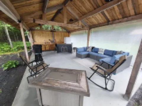 Snowmobilers Welcome - Cozy Getaway-Relax & Unwind-Deer Feeding-Riverfront View