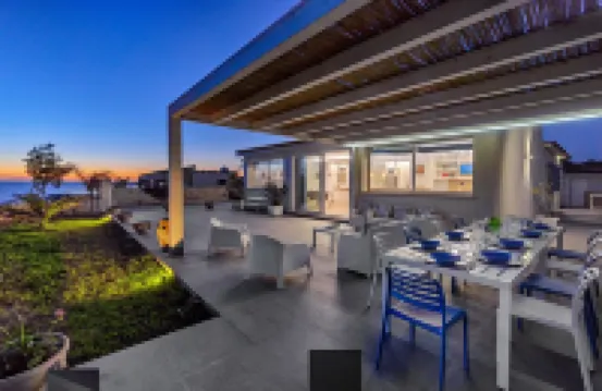 Villa Nettuno, enchanting contemporary villa, seafront , with pool